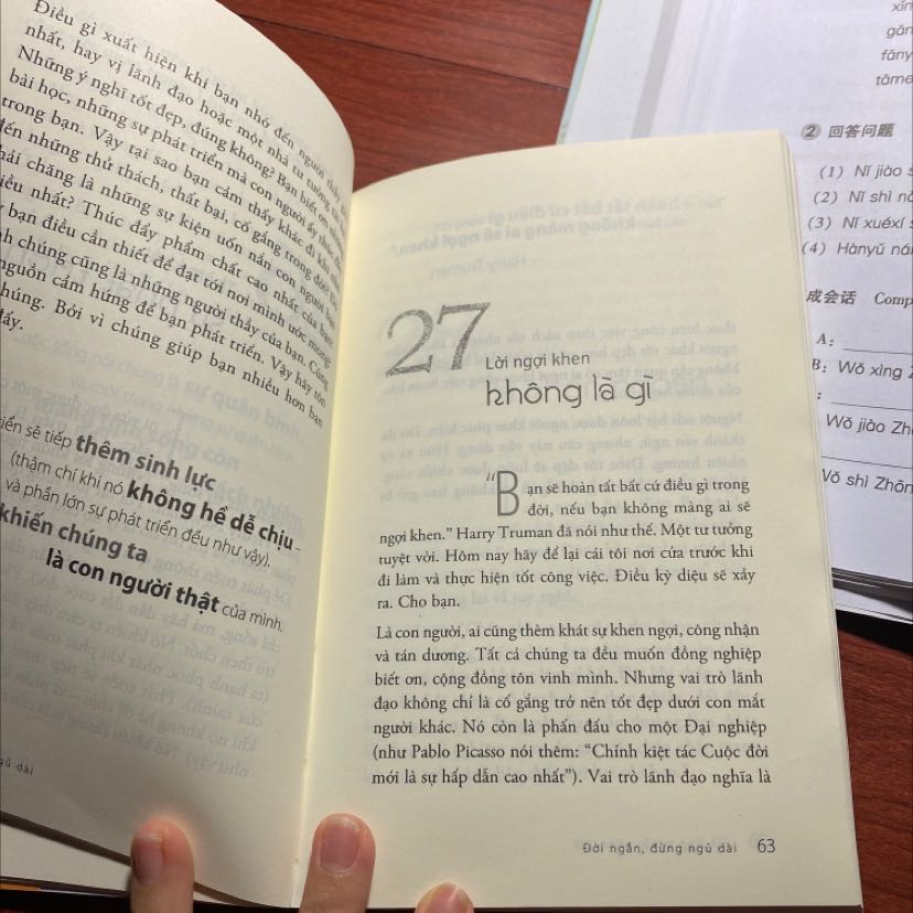 Cuốn sách hơi lang man và cao vút, kiểu mình đã đọc thử các bài học đến 2-3 lần để hiểu được dụng ý của nhà văn, các phần mình thấy đều kết thúc cụt lất, không để lại những cô đọng. Nói chung mình khá thất vọng khi mua cuốn này