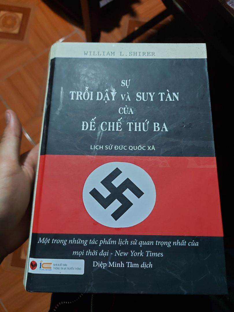 Mặc dù sách vẫn còn một số lỗi nhỏ như móp méo một số chỗ, dính một vài vết keo nhưng tổng quan lại thì sách rất đẹp, mới. Giấy in tốt, không hại mắt. Shipper thân thiện. Bọc cũng ổn. Mình vẫn chấm cho 5 sao.