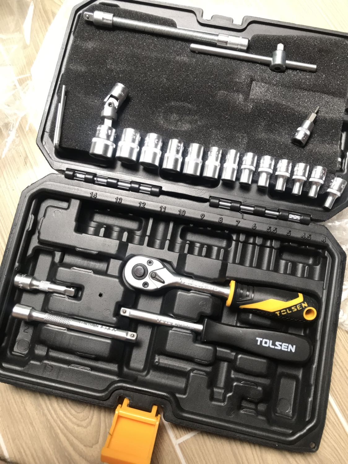 Cảm nhận hơi nhỏ tay, độ bền thì để xài rùi mới bit