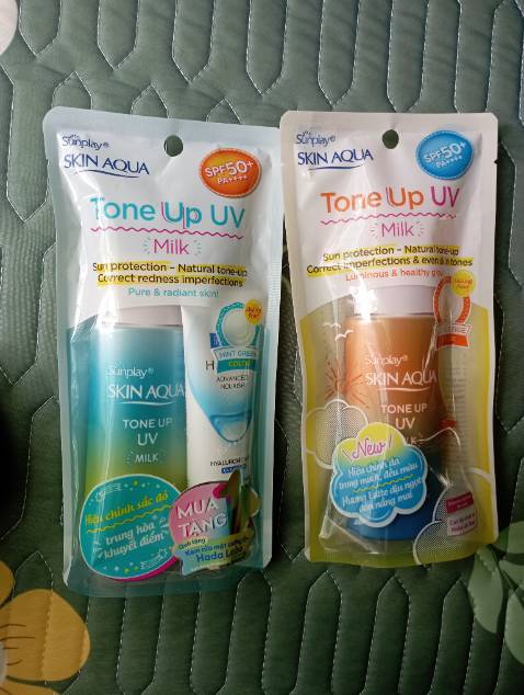 chai này mình dùng nhiều lần rồi, mua 2 được tặng thêm cả son. hàng chính hãng, kiềm dầu ổn, nâng tone oke, đeo khẩu trang thì hay bị trôi ở mũi thôi