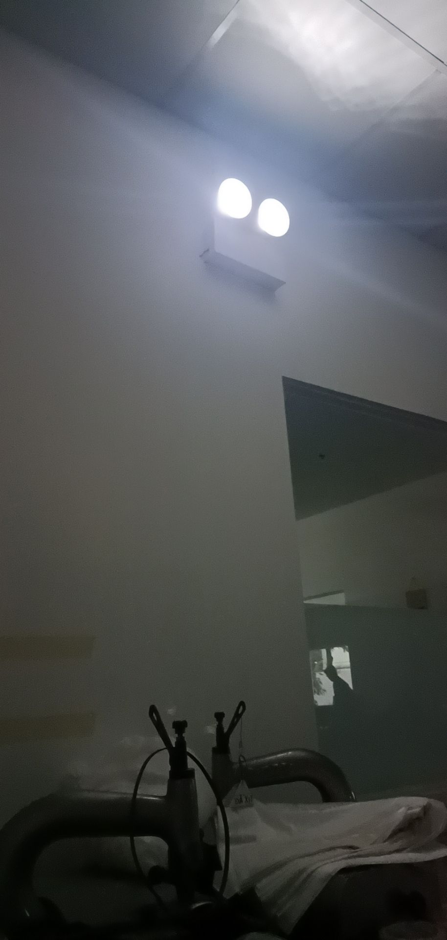 Được tặng đầy đủ quà xịn lắm nha, ly patende , bông tẩy trang êm cực. Còn về dầu gội H&SD hương táo này mình đã dùng lâu lắm rồi ko bị khô tóc. Cứ đổi qua loại khác là bị gầu ngứa ngay.