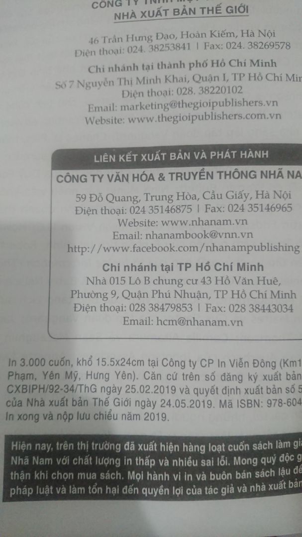 Sách dày lắm mình ko review nội dung nổi :)))
Bản thân cuốn này mới in 2019
Sách mới bìa đẹp book care chuẩn
Tiki giao hàng nhanh
Thấy các cmt trước bảo sách cũ nên hơi hồi hộp nhưng cuối cùng rất ưng ý