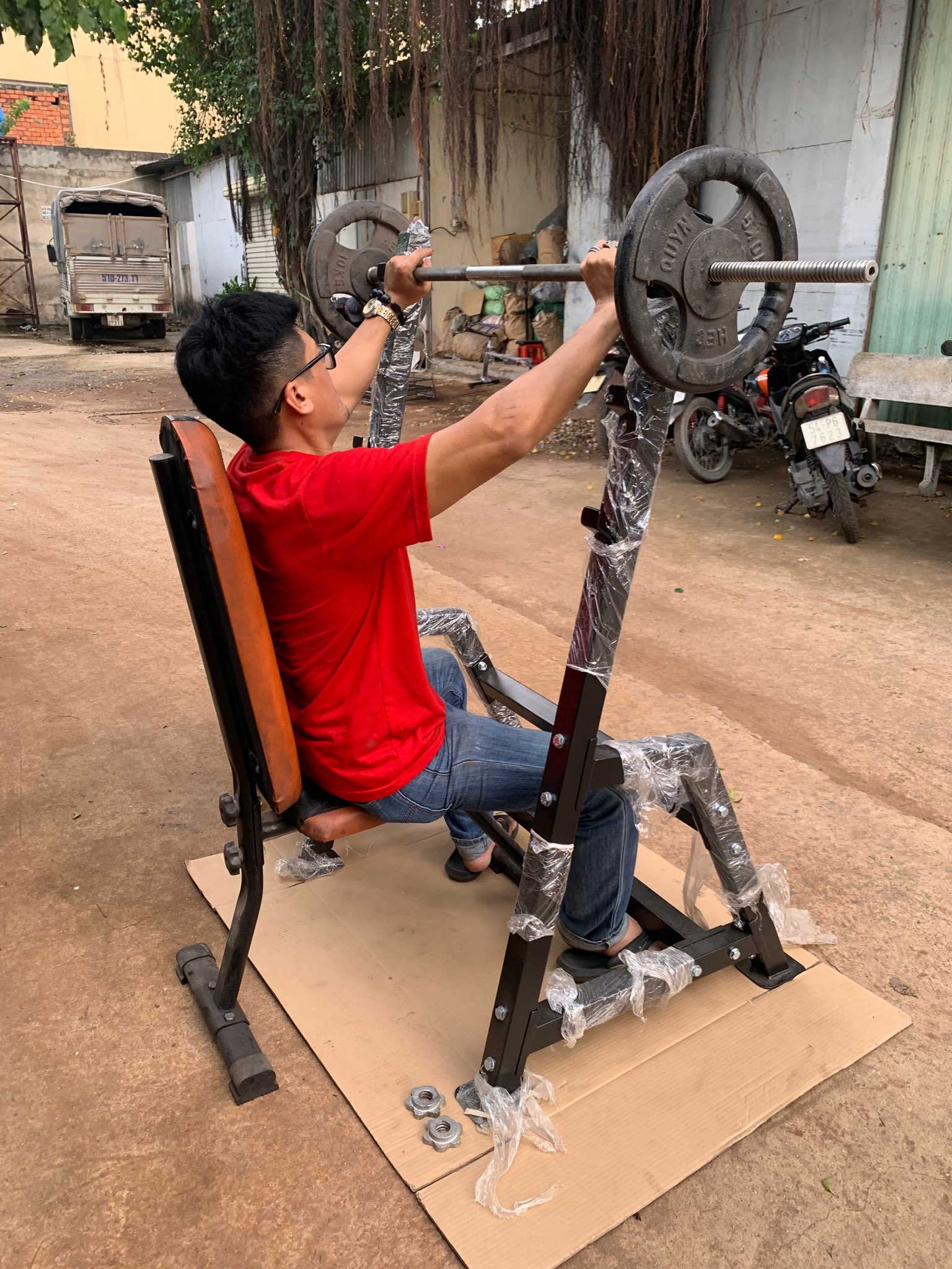Shop đóng gói hàng kỹ càng, rất ổn. Nệm màu nâu đất, hàng về dễ lắp ráp không khó, cứng cáp. Thank shop Shop đóng gói hàng kỹ càng, rất ổn. Nệm màu nâu đất, hàng về dễ lắp ráp không khó, cứng cáp. Thank shop