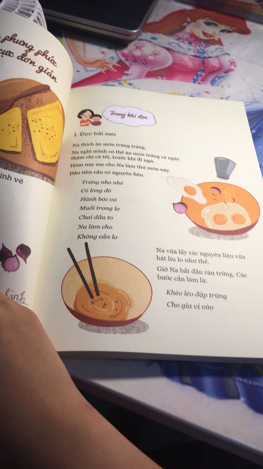 Quyển sách rất thú vị,không chỉ dạy các bạn nhỏ cách nấu ăn mà còn có cả tiếng Anh,truyện và còn có cả thơ nữa! Quyển sách rất thú vị,không chỉ dạy các bạn nhỏ cách nấu ăn mà còn có cả tiếng Anh,truyện và còn có cả thơ nữa!