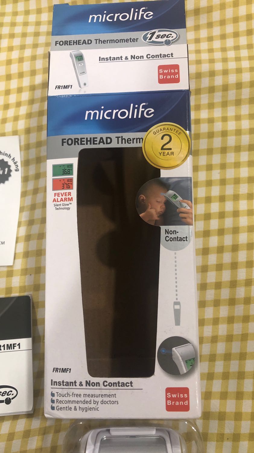 Fr1mf1 model:,Hàng nguyên hộp đầy đủ máy, hướng dẫn, bảo hành 2 năm, pin. Cặp nhiệt kế thử và so với nhiệt kế microlife thì lúc thì như nhau lúc thì chênh 0.1-0.3 độ. Đo cùng 1 chỗ thì chênh 0.1-02 độ. Nói chung với nhiệt kế hồng ngoại thì vậy là rất chính xác. Nói chung hài lòng, đáng 5 sao. Hy vọng sẽ dùng bền k vấn đề j