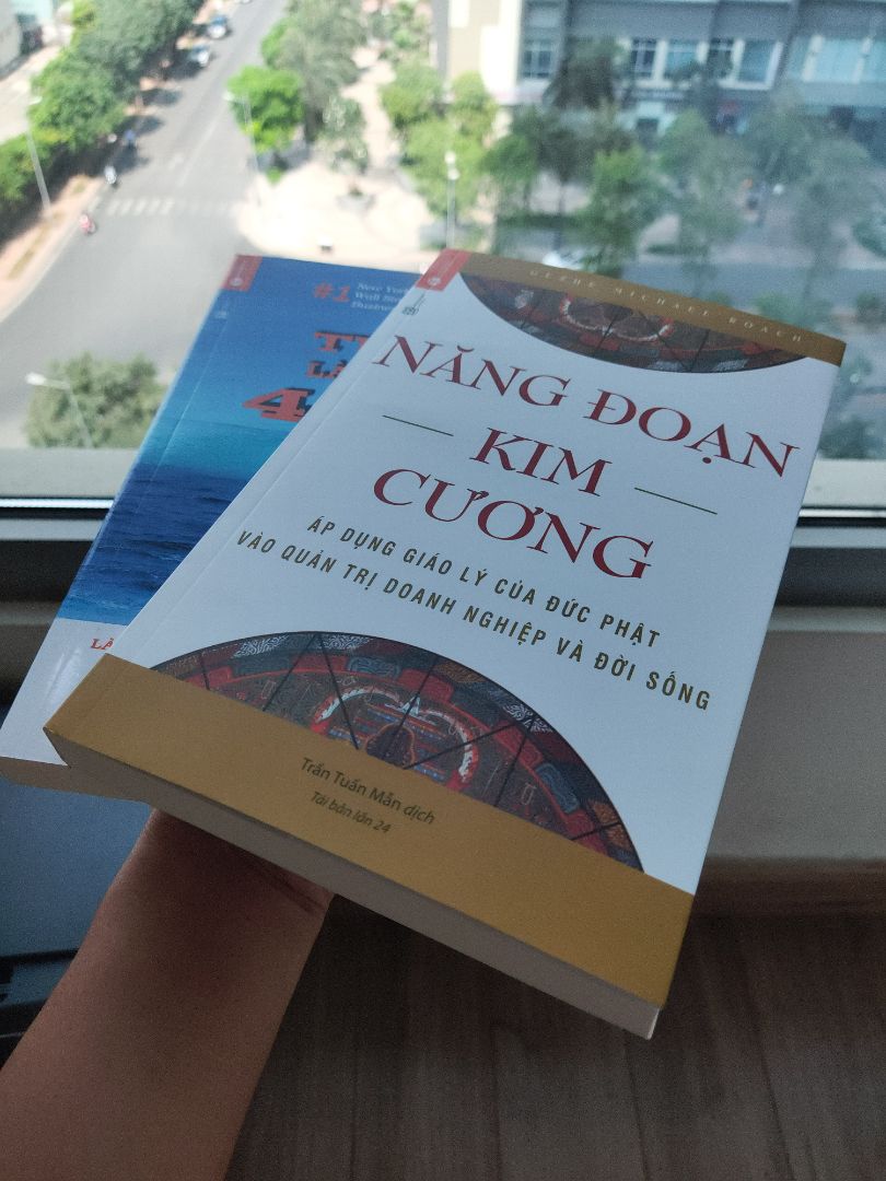 Sách giao sớm hơn dự kiến 1h đồng hồ. Sách bọc rất cẩn thận, sạch sẽ, cảm ơn Tiki
