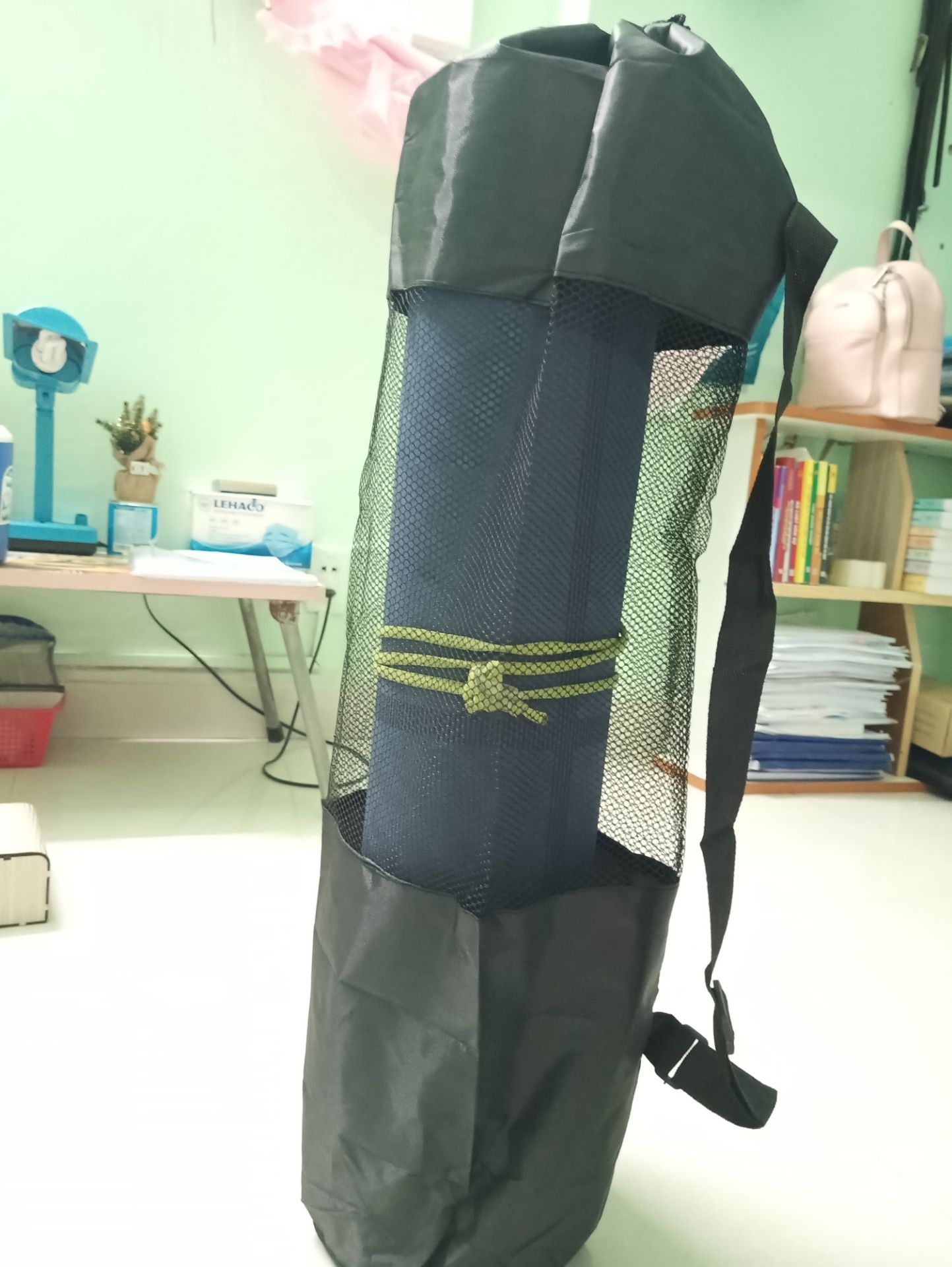 Trước giờ mình ngại mua những mặt hàng này onl vì không biết chất lượng thế nào, cứ đắng đo mãi. Sau khi đọc các bình luận của các bạn thì có niềm tin ở nơi đây nên đã đặt về 1 em. Kết quả như kì vọng, thảm giao đúng màu mình thích, có túi đựng và dây buộc tiện lợi, giao cho mình sớm hơn 1 ngày so với dự kiến. Cảm ơn shop, có cơ hội mình sẽ quay lại ủng hộ^^