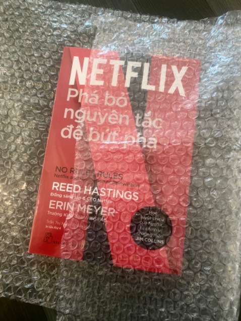 Đóng gói cẩn thận, sách nguyên seal, ko móp méo. Hài lòng.