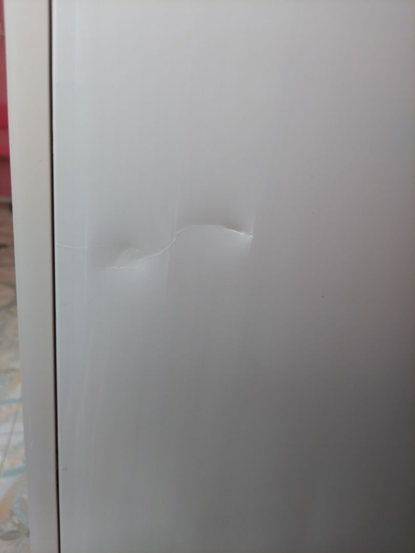 Hình 3D giao không giống trong hình đăng. Chất liệu nhựa mong manh, chỉ cần va chạm nhẹ là bị móp