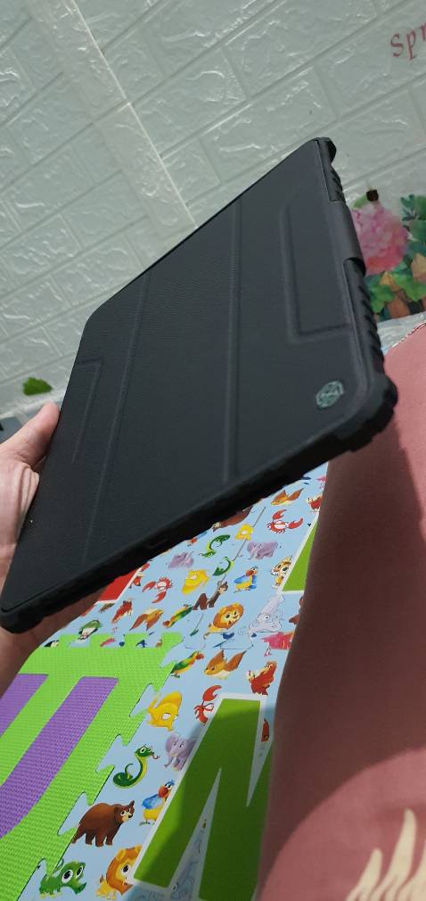 Nhìn chung chất lượng được nhưng có tí cong vênh phía cạnh trên, không biết có phải lỗi do nhà sản xuất không. Tiki giao hàng rất nhiệt tình!