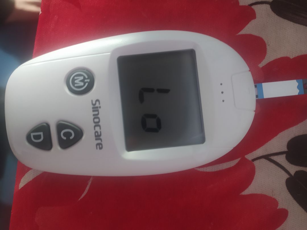 Mua được 10 ngày và lần này là lần sử dụng thứ 3, que thử thì đút vào máy nó đợi máu thử, khi nào có máu thử sẽ nhảy 10 giây ra kết quả. Đằng này không cần máu thử nó vẫn nhảy, đã thử nhiều que thử, mà nhảy lại ra kết quả không phải số mà là chữ gì cũng không biết. Thử vài lần thì đã đưa máu thử vào que thử nó không nhảy 10s để ra kết quả mà nó cũng như lúc không có máu thử, khoảng 20 giây sau nó mới bắt đầu nhảy 10s và kết quả là ra chữ gì mình cũng không biết. Hàng quá tệ, quá thất vọng với Tiki, lần này là lần thứ 2, chắc hết dám mua hàng trên Tiki.