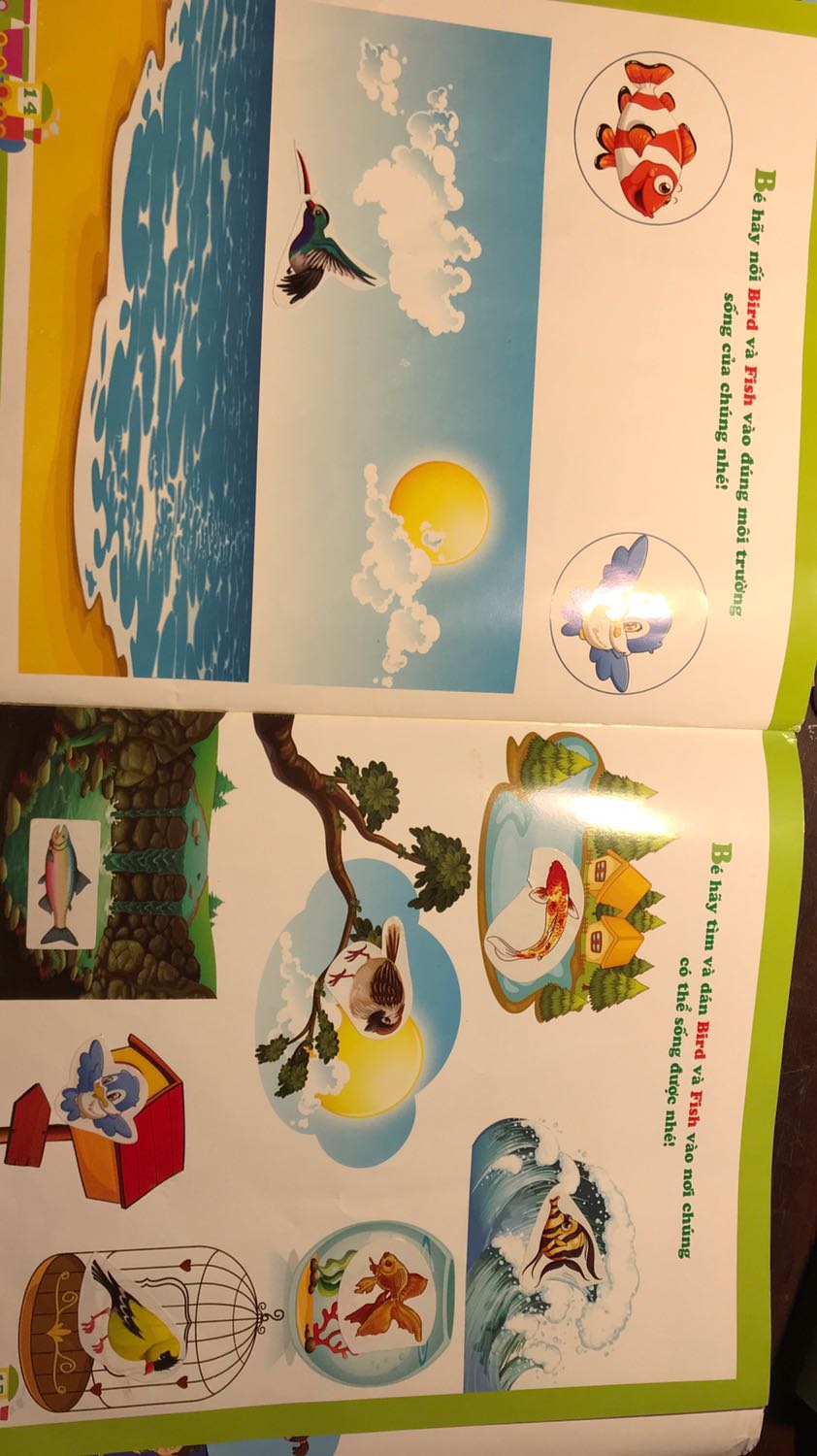 Sách hớp dẫn trẻ ở phần sticker. Chất lượng giấy đẹp, nội dung khá ổn. Giao hàng nhanh khâu vận chuyển thì chán làm cong méo hộp nhìn mất thiện cảm lắm nhưng may sách ko bị hỏng