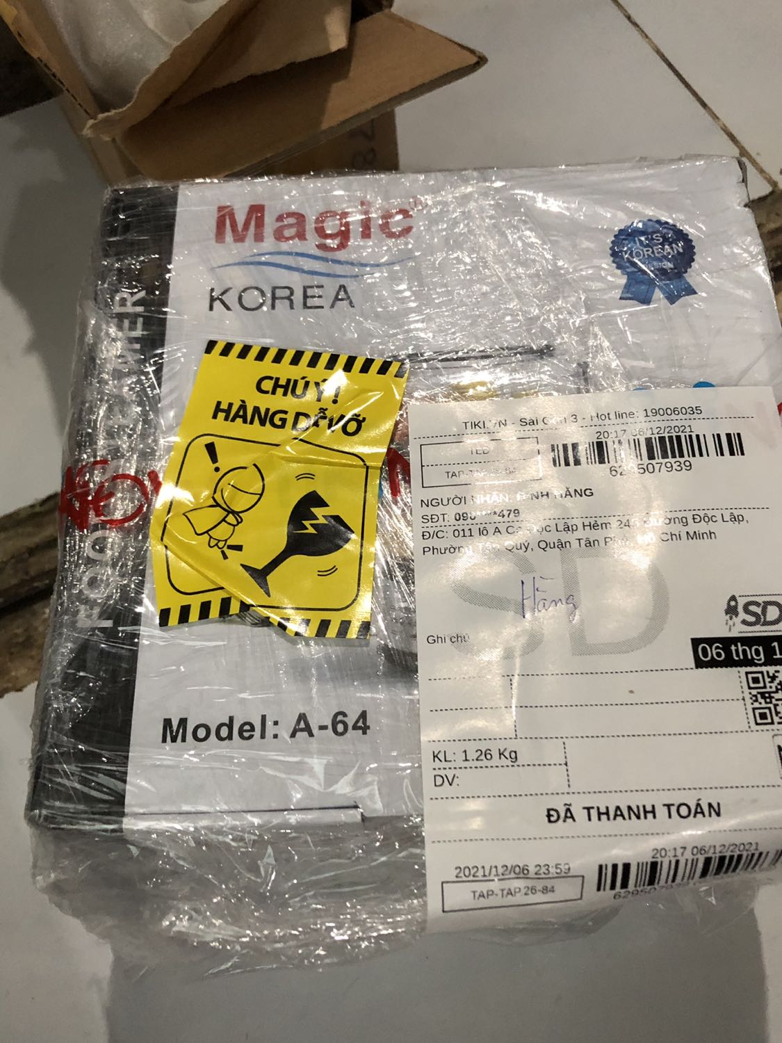 Đóng gói cẩn thận. Sản phẩm đẹp ko chê vào đâu đc. Nhưng khi mới nhận không nghĩ nó nhỏ như vậy luôn! Xinh xinh dễ thương. Chưa sd nên chưa biết chất lượng ra sao. Mong rằng sẽ là 1 sản phẩm tốt đến từ thương hiệu!