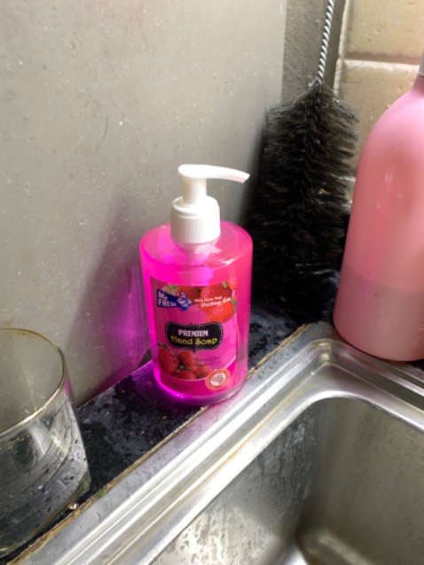 Mình mua tại Shop này lần đầu cả 3 loại mùi khác nhau nhưng đây là hàng gia công kém chất lượng nên dùng ko ra ji cả. Mọi người nên mua shop nào uy tín để tránh mua fai loại nước rửa tay ở Shop này.