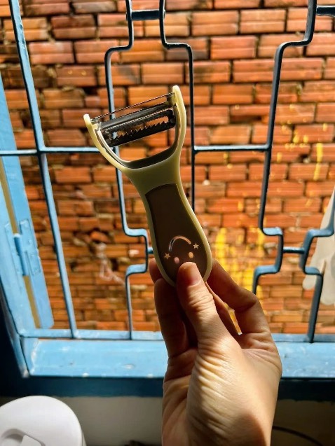 Môt bộ tách ra làm 2 cái 1 cái để gọt vỏ 1 cái để bào 
Hàng rất oke giá rẻ nhưng mn nên đặt mấy cái cho được miễn ship chứ đặt 1c tiền ship cao hơn tiền hàng