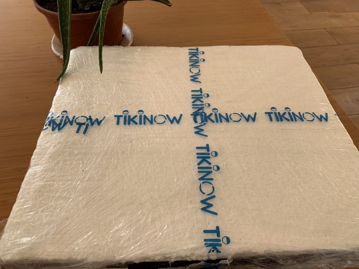 Đã nhận hàng, khá nhanh đặt mới hôm thứ 2 đã về. đóng gói cẩn thận, hộp đủ màu không bị gãy nát gì cả. rẻ hơn ở ngoài thị trường khá nhiều. chất lượng chưa dùng chưa đánh giá nhưng phù hợp với con gái 3 tuổi của mình. nhân viên giao hàng thân thiện. túm lại rất hài lòng. lần sau sẽ ủng hộ shop tiếp! Đã nhận hàng, khá nhanh đặt mới hôm thứ 2 đã về. đóng gói cẩn thận, hộp đủ màu không bị gãy nát gì cả. rẻ hơn ở ngoài thị trường khá nhiều. chất lượng chưa dùng chưa đánh giá nhưng phù hợp với con gái 3 tuổi của mình. nhân viên giao hàng thân thiện. túm lại rất hài lòng. lần sau sẽ ủng hộ shop tiếp!