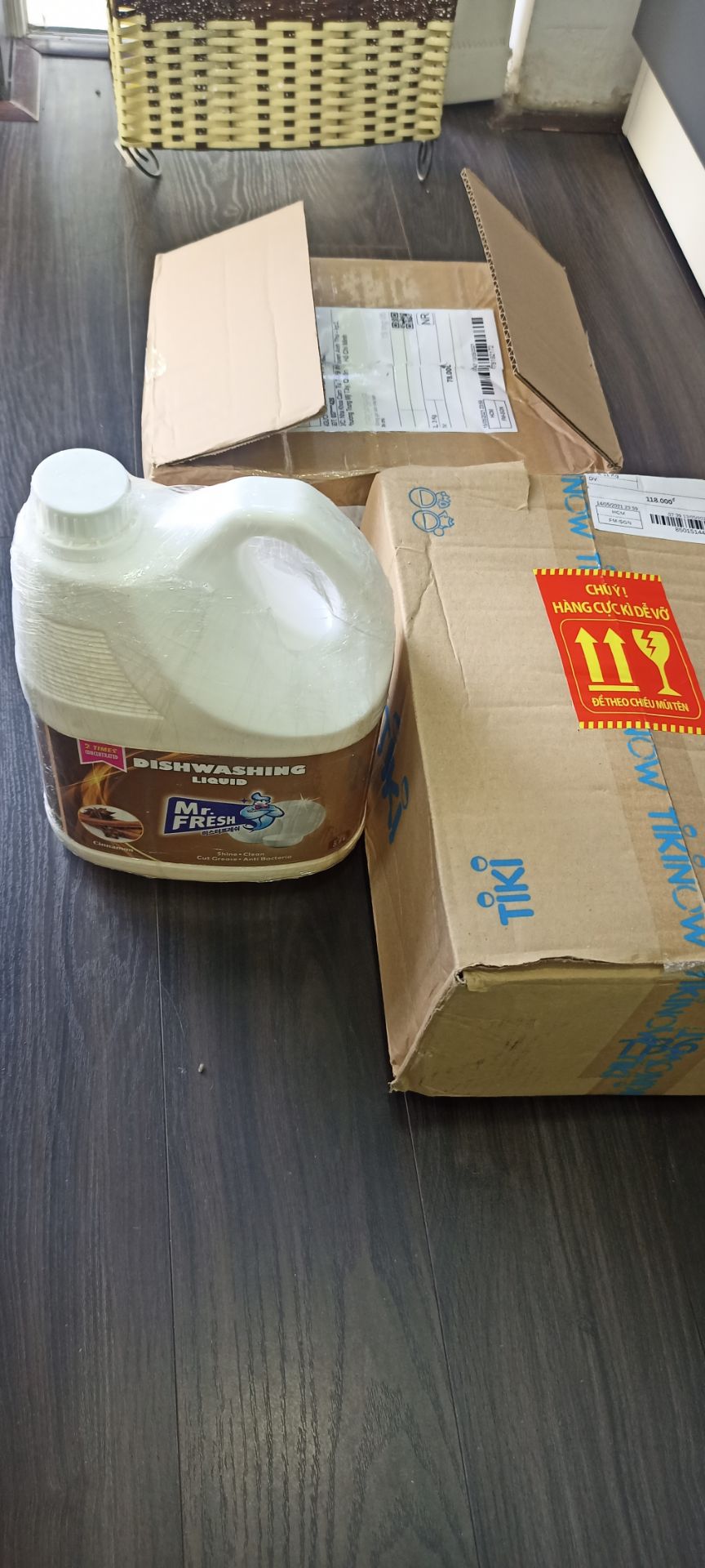 Cảm ơn shop giao hàng cực kì nhanh , rất hài lòng về khâu đóng gói , nước rửa chén rất thơm , rửa sạch ... sản phẩm tốt y như quảng cáo sẽ tiếp tục ủng hộ shop.