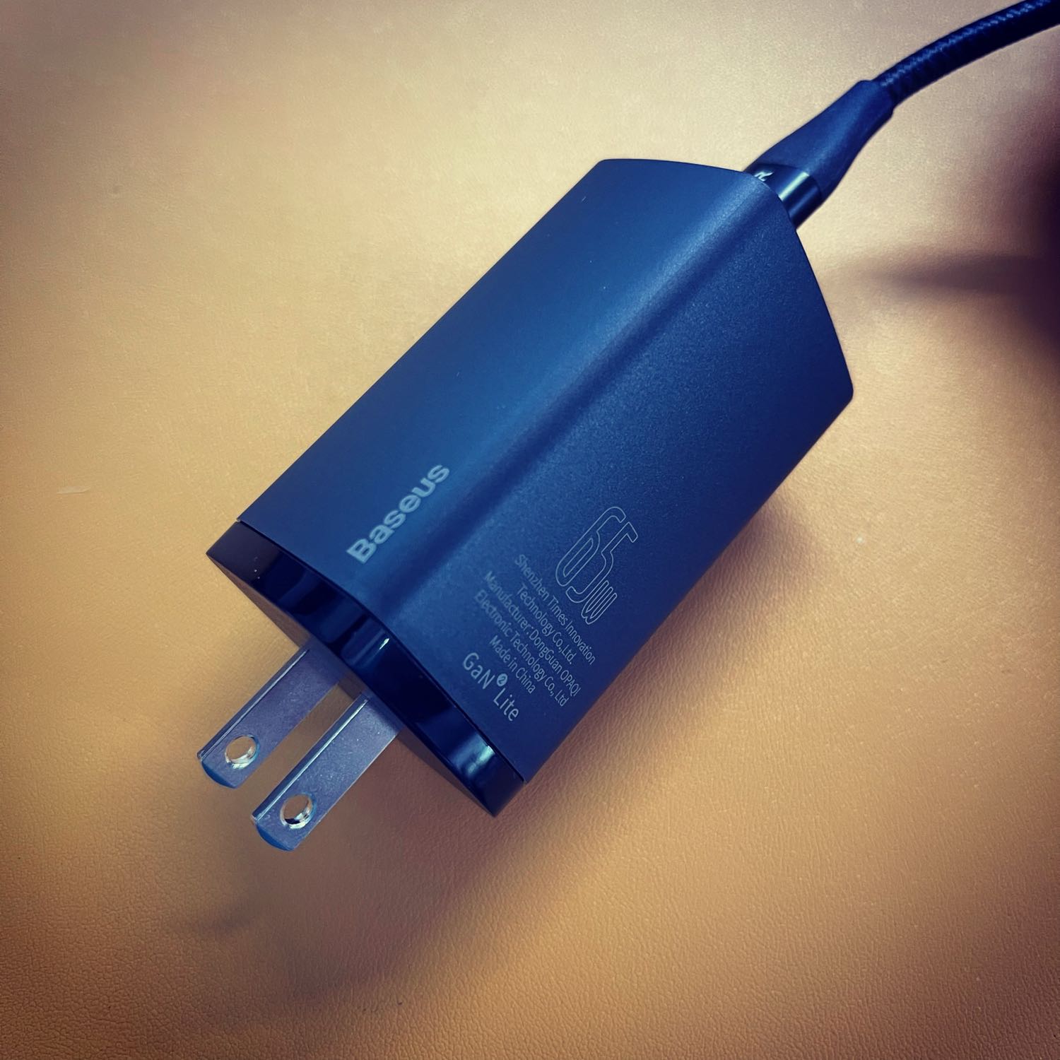 Củ sạc nhỏ gọn trong lòng bàn tay mà tới 65W. Mua sale + voucher khi thanh toán Momo giá 268k. Cảm nhận đầu tiên là sản phẩm tốt, mình sẽ trải nghiệm thêm để xem nó tốt đến mức nào. Cám ơn shop!