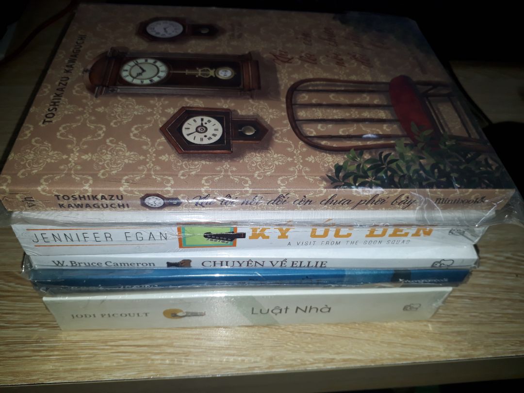 Sách được bọc nylon cẩn thận tuy nhiên sách trông hơi cũ, Tiki giao hàng nhanh.