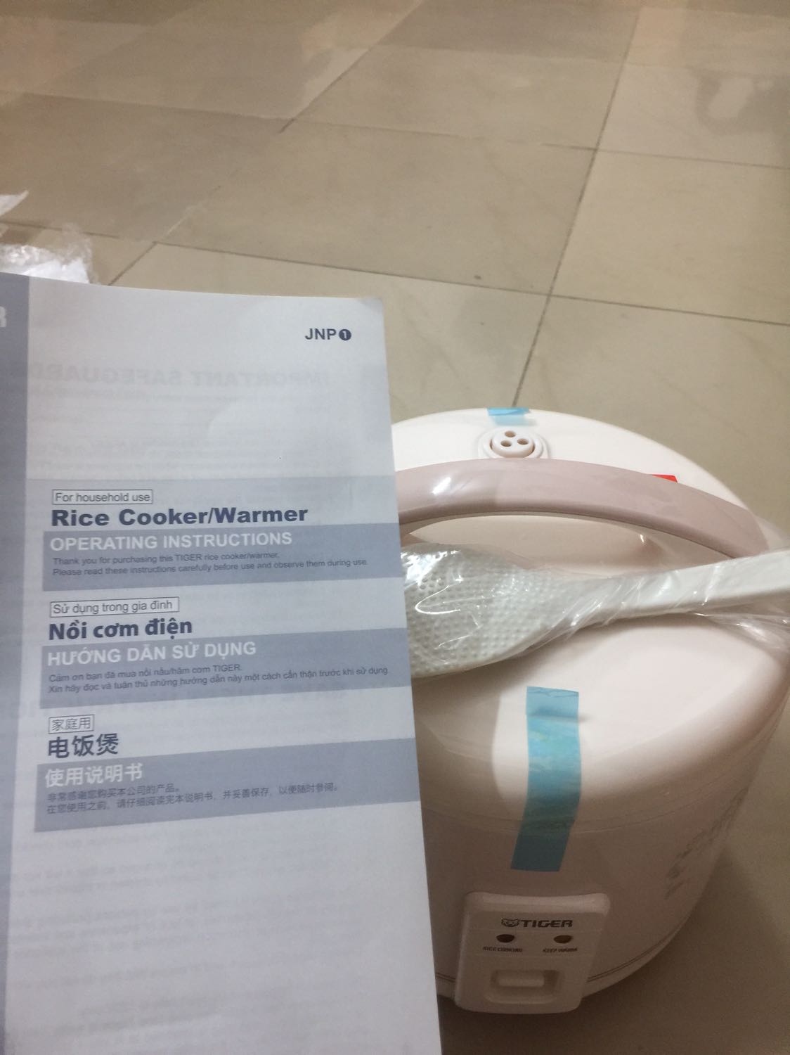 Giao hành đúng hẹn. Hàng đóng gói cẩn thận.Nồi sản xuất ở Nhật. Phù hợp cho nhà ít người. Nồi giữ cơm tốt, cơm để trong nồi còn cắm điện thì không bị hư như những nồi cơm khác. Mâu mã màu sắc đẹp