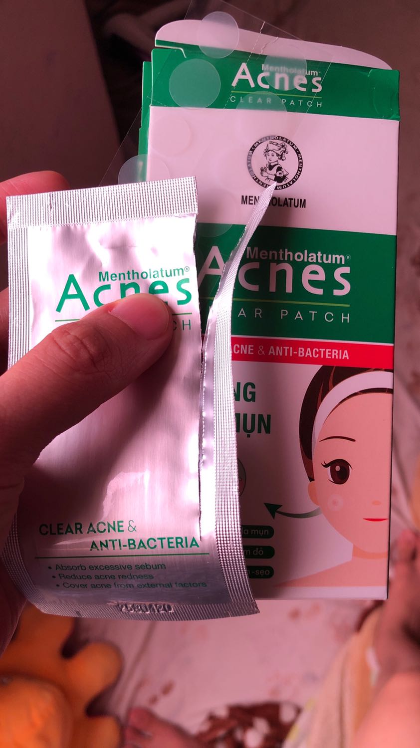 Hiệu quả hút mụn không bằng Mayan Care dù đắt gấp đôi. Chỉ được mỗi cái miếng dán siêu mỏng (mỏng gấp đôi Mayan), nên nếu ai dùng với mục đích bảo vệ mụn để trang điểm thì ok, còn để hút cồi mụn thì không nên vì nó chẳng có tác dụng gì mấy. Tiếc là ko chụp khi gỡ miếng dán khỏi mụn (chỉ dính được rất rất ít dịch mụn rỉ ra, không nhiều và hiệu quả bằng Mayan care dù dùng cùng một nốt mụn)