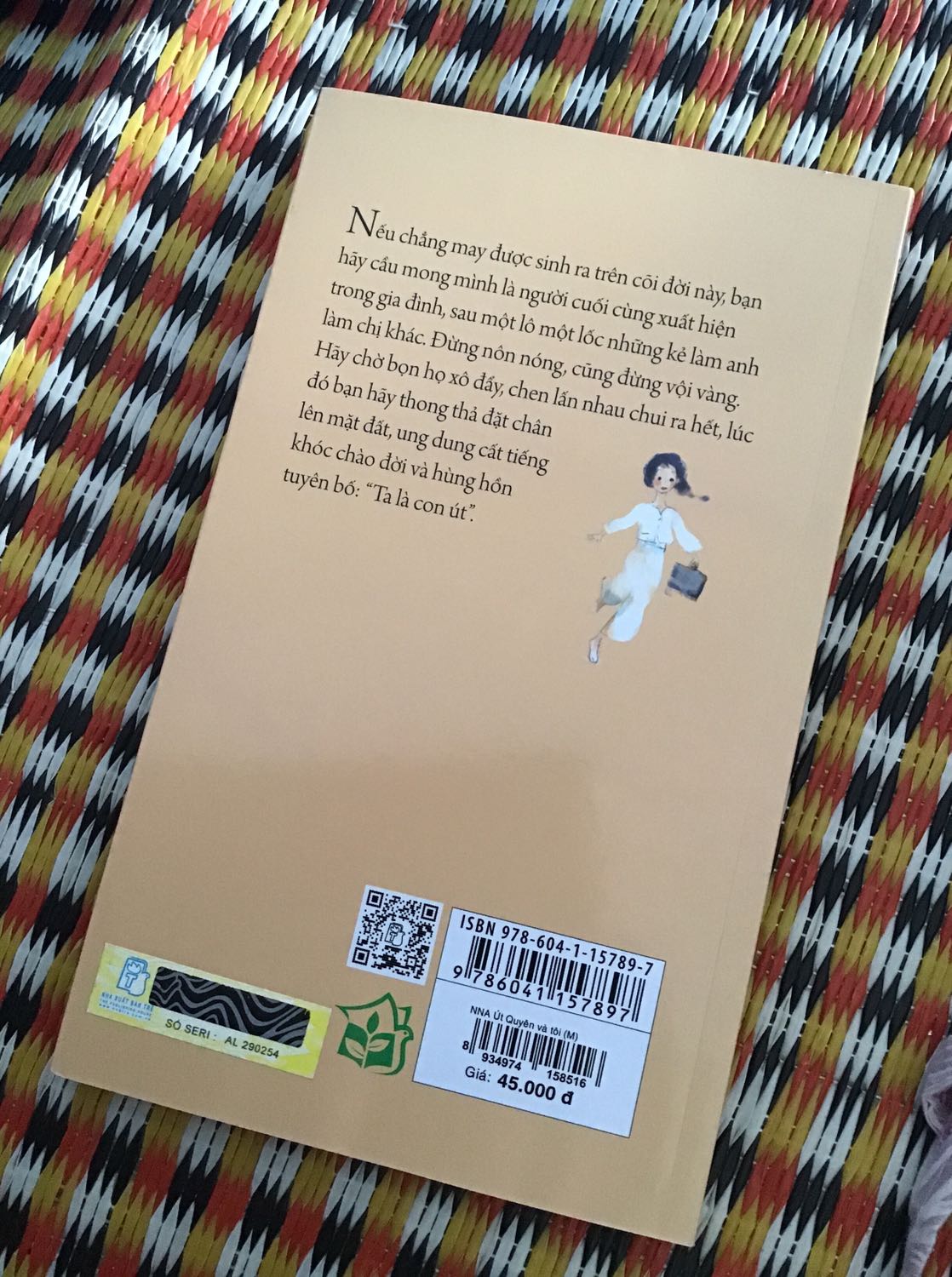 Tiki giao sách rất nhanh, sớm hơn dự kiến tận 1 ngày. Sách bìa ổn, không hư hỏng gì. Về nội dung, dù chưa đọc nhưng đây là một cuốn sách của NNA- một tác giả có tiếng nên không có gì phải bàn cãi. Nói chung mình hài lòng với cách làm việc của tiki