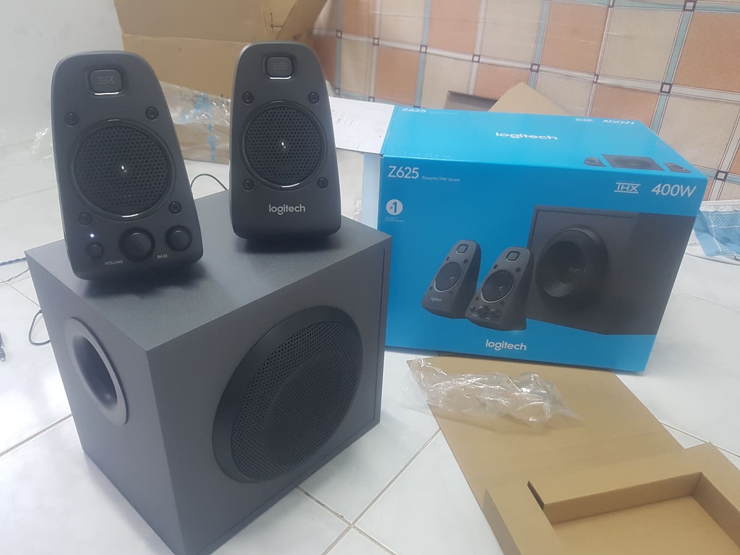 Logitech Z625 lúc đầu kết nối qua cổng Optical ko nghe tưởng loa bị lổi chỉnh 1 lát nghe uk chơi game xem phim nghe nhạc âm Bass treble nghe chất chuẩn max phê