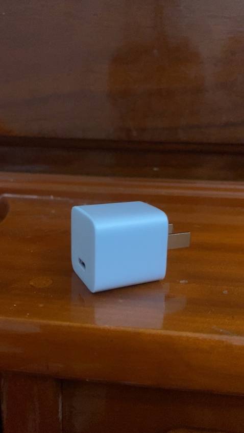 Củ sạc cầm nặng chắc tay, đẹp. Sạc cực nhanh, đã dùng được 3 ngày rồi, chất lượng tốt, không loạn cảm ứng khi sạc.