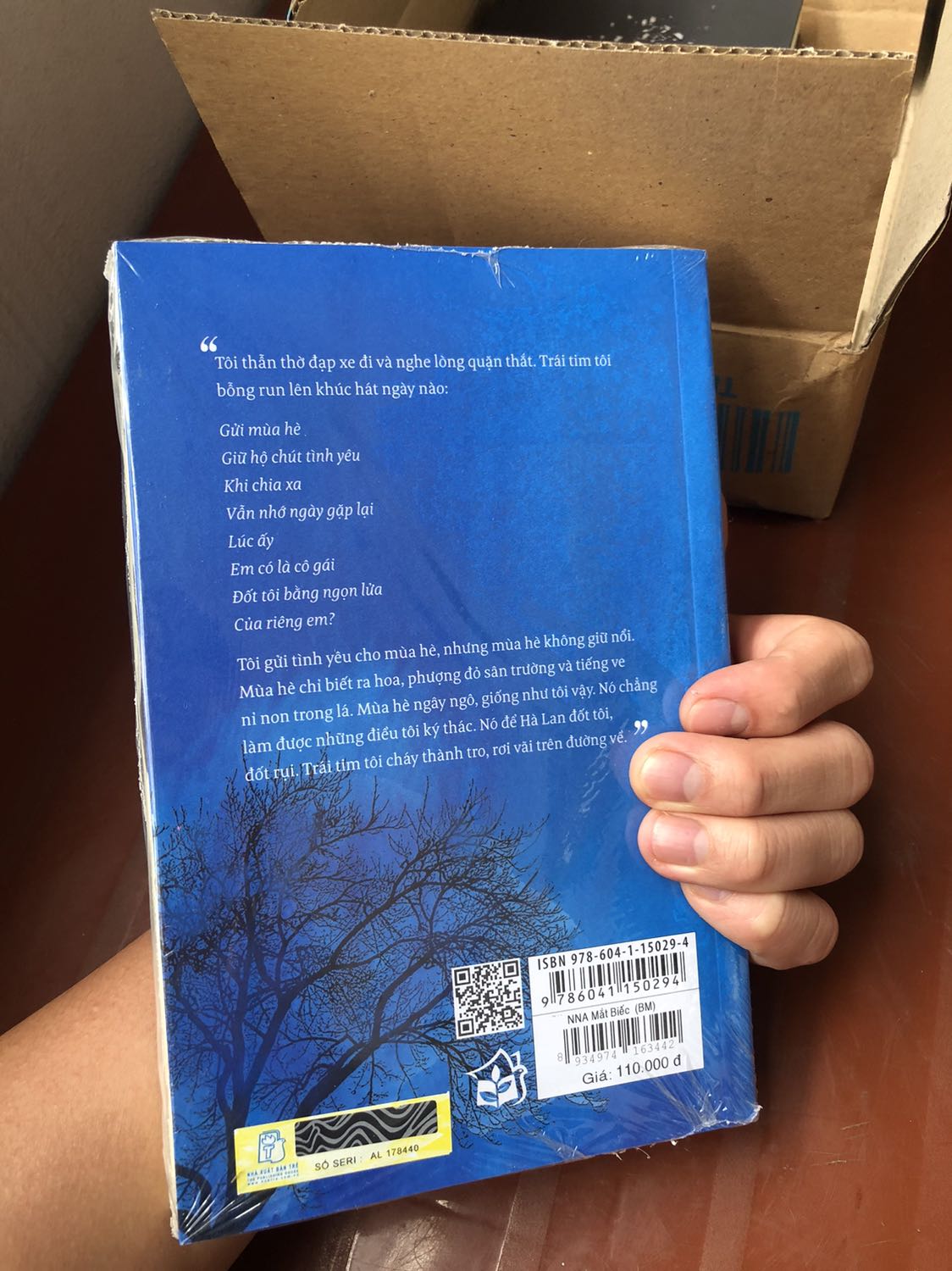 Thời gian nhận sách sau khi đặt khá nhanh, chất giấy khá ổn, nội dung thì có lẽ ai cũng biết Dũng, Ngạn và Hà Lan rùi nhỉ nên mình không đánh giá nữa. Về giá cả mình mua được sale còn 22 nghìn/cuốn nên tổng quát thì quá ok cho đơn này ?