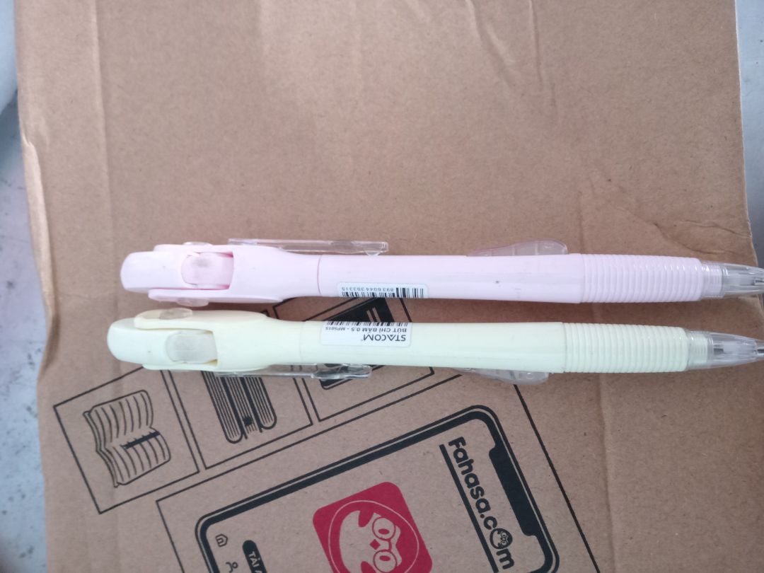 hàng ok nhưng bị dơ ở chỗ gôm.