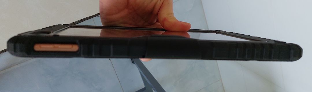 Sản phẩm chất lượng, giao hàng nhanh, ôm vừa khít iPad 8, 2020, rất đẹp. Để ở chế độ đứng rất tiện. Tôi hài lòng đánh giá năm sao!