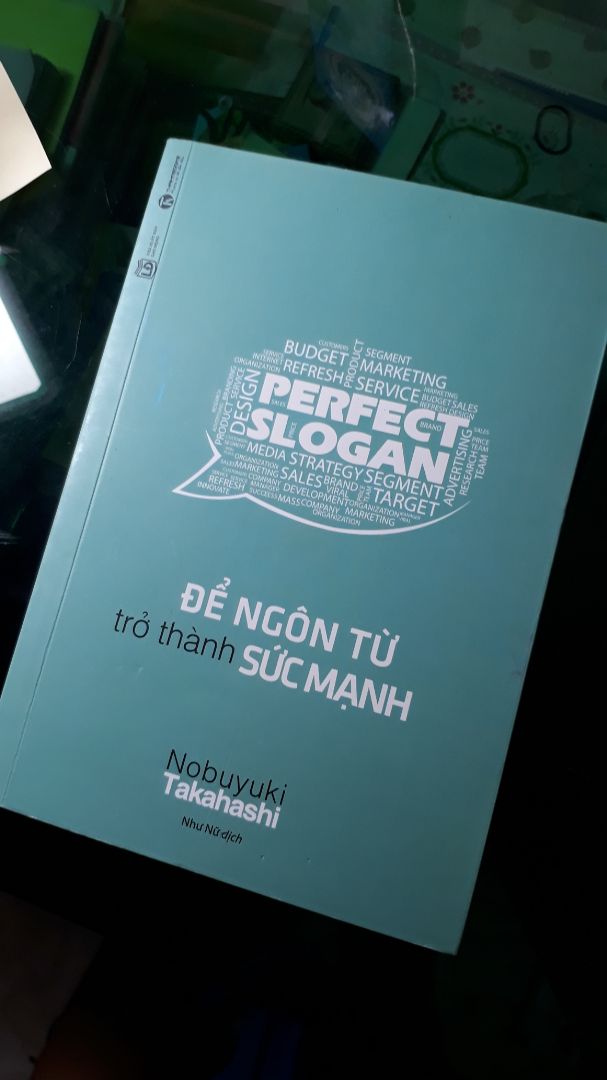 Sản phẩm có hơi ố vàng một chút nhg hình thức đẹp, nhg theo mình thì nội dung hơi nhàm, ko có gì nổi bật cả...