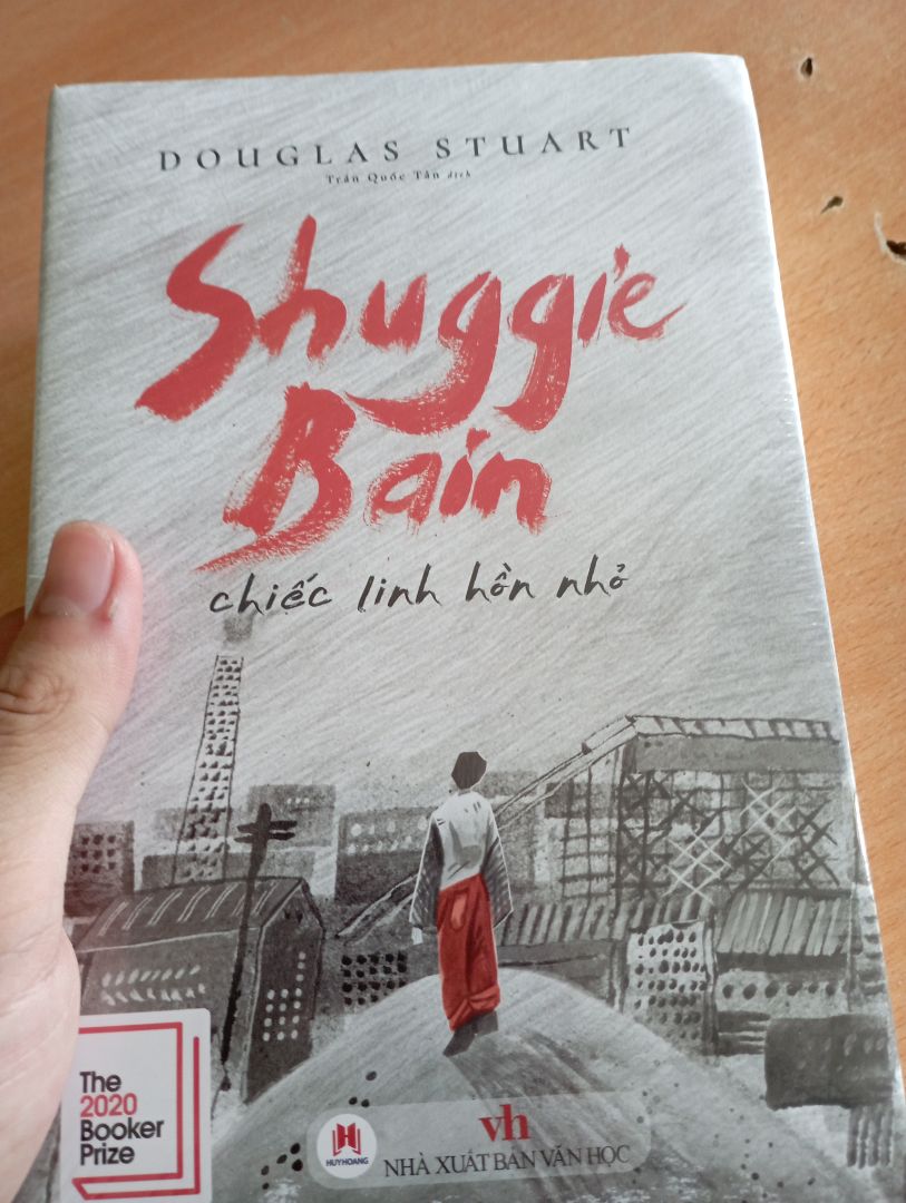 Sách rất đẹp nghennnnn, mà hơi cong phần góc vì cái bọc thôi. Xịn nha