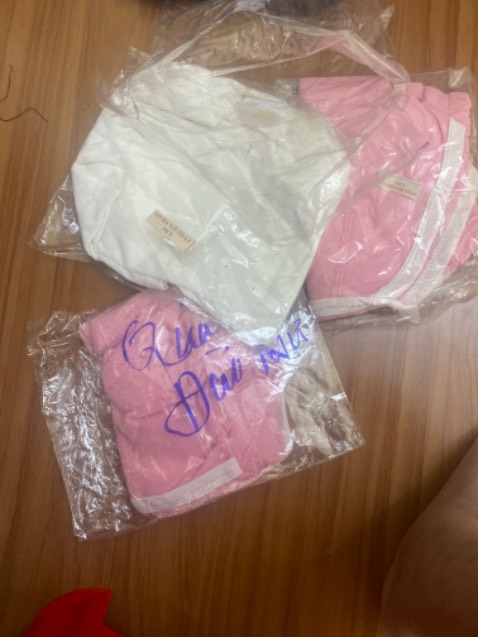 Bán hàng *** đảo đặt bộ đồ giao mấy cái đồ gì thế xong kiến bên trong