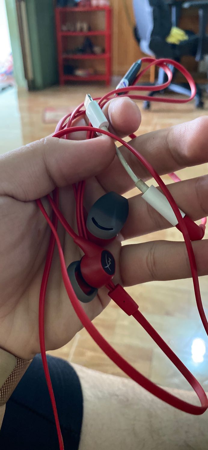 Tốt ! Nhưng khi nhận thấy hộp đã bị cắt đứt trong tài nghe hình như *** trước khi giao ! Cám ơn shop