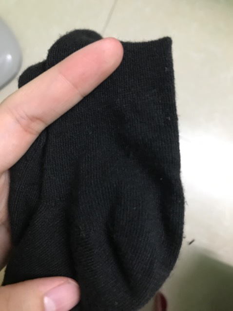 Mình mua 3 đôi bị lỗi mất 1 đôi, mà 2 đôi còn lại vẫn ổn và shop đã có phản hồi tích cực về việc đổi trả nên cho shop 5 sao nha