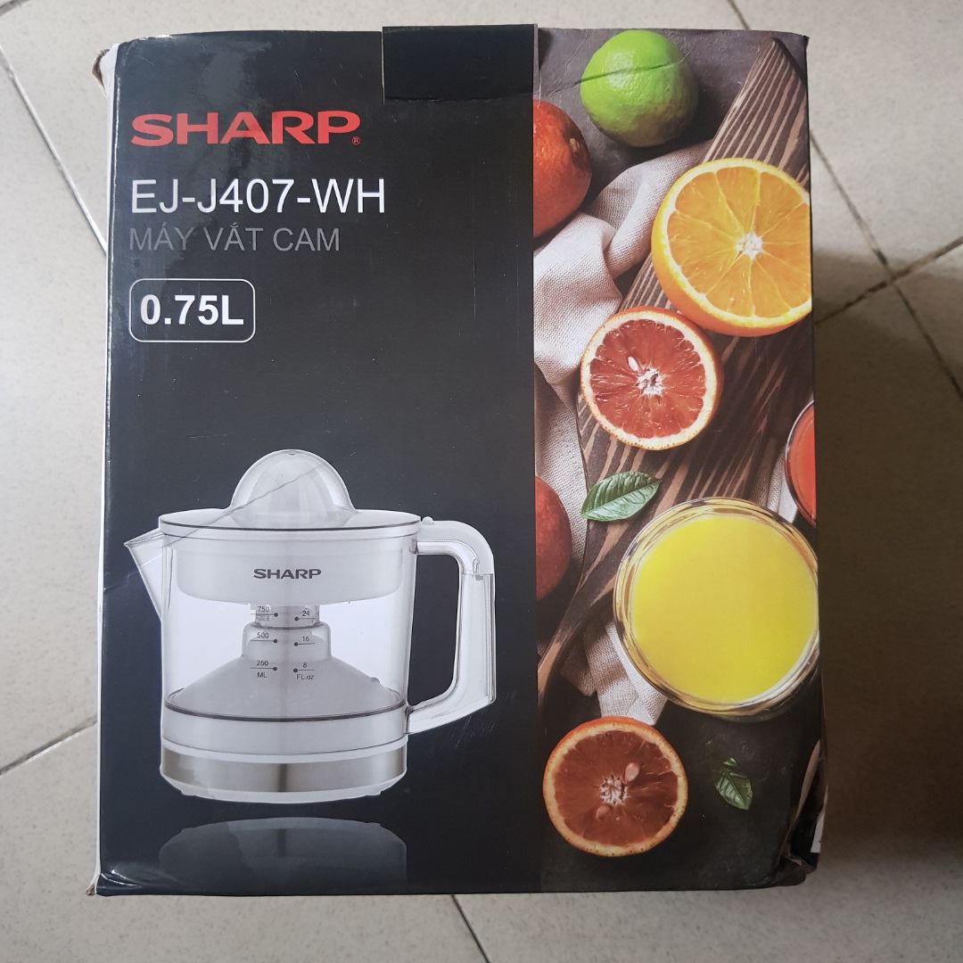 máy tốt. mạnh mẽ, chắc chắn, thích hợp cho gia đình nhiều người hoặc sử dụng cho quán kinh doanh. khay đựng nước rất lớn, vắt cỡ 2kg cam mới đầy