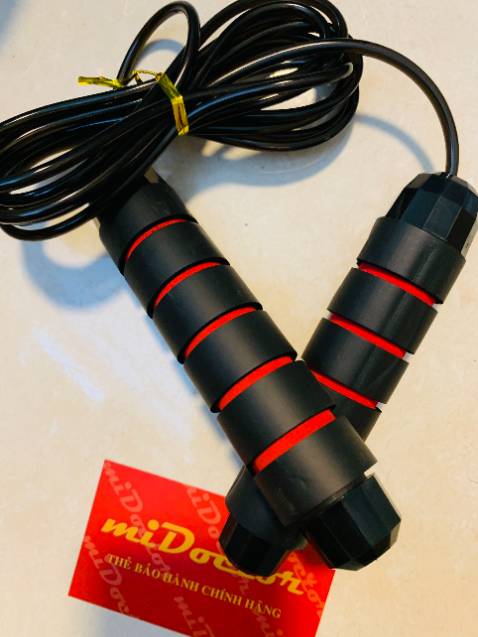 Dây đẹp, chắc tay, ship hàng cực nhanh. Mình đặt hôm qua mà hôm nay đã đến tay rồi. Chưa kể mình có tới 2 mã giảm giá từ tiki và zalopay nên mua với giá rất hời luôn ấy. Vote 5* cho 1 chú dây nhảy cả nhà cùng nhau xài nâng cao sức khoẻ mùa covid quay về. Chúc ai đọc được đánh giá này sẽ đi qua những ngày covid thật bình an!
Dây nhẹ, chắc chắn, thay đổi chiều dài dây khá dễ dàng. Lúc nhận hàng về mình mới nhảy thử vài cái thấy cũng ổn, mong dây sẽ bền. Hàng đóng gói cẩn thận, giao hàng cũng nhanh, nói chung là nên mua nha.