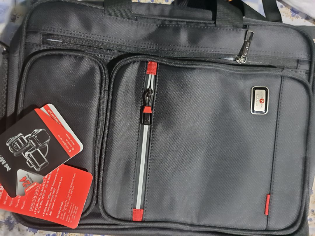 Cặp đẹp và đúng như mô tả. Giao hàng khá nhanh. Rất hài lòng