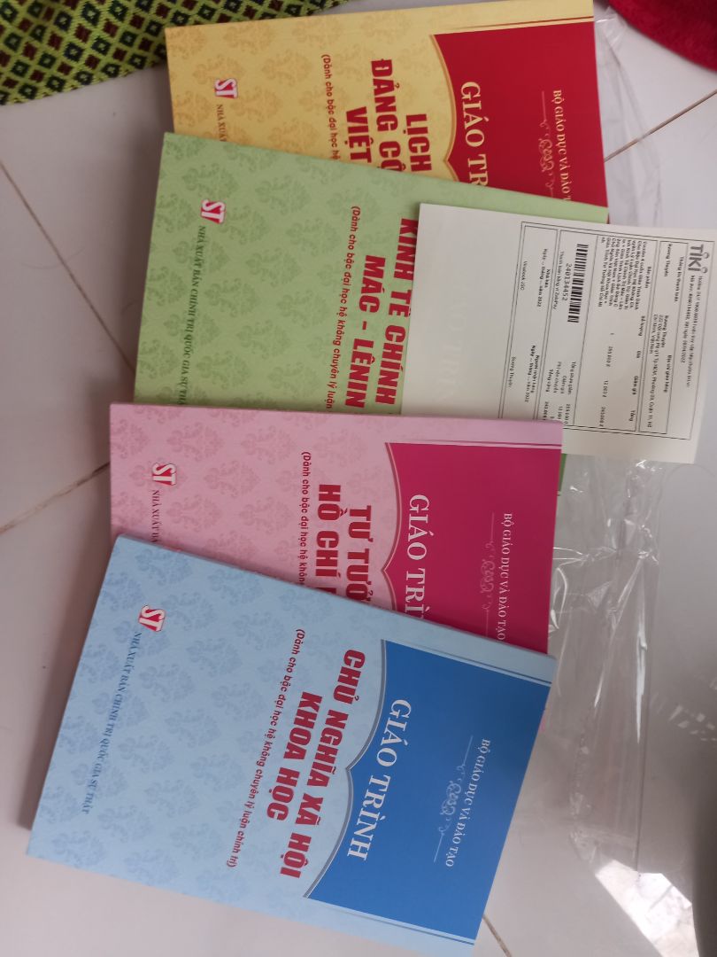 đóng gói kĩ, combo 4 cuốn đầy đủ