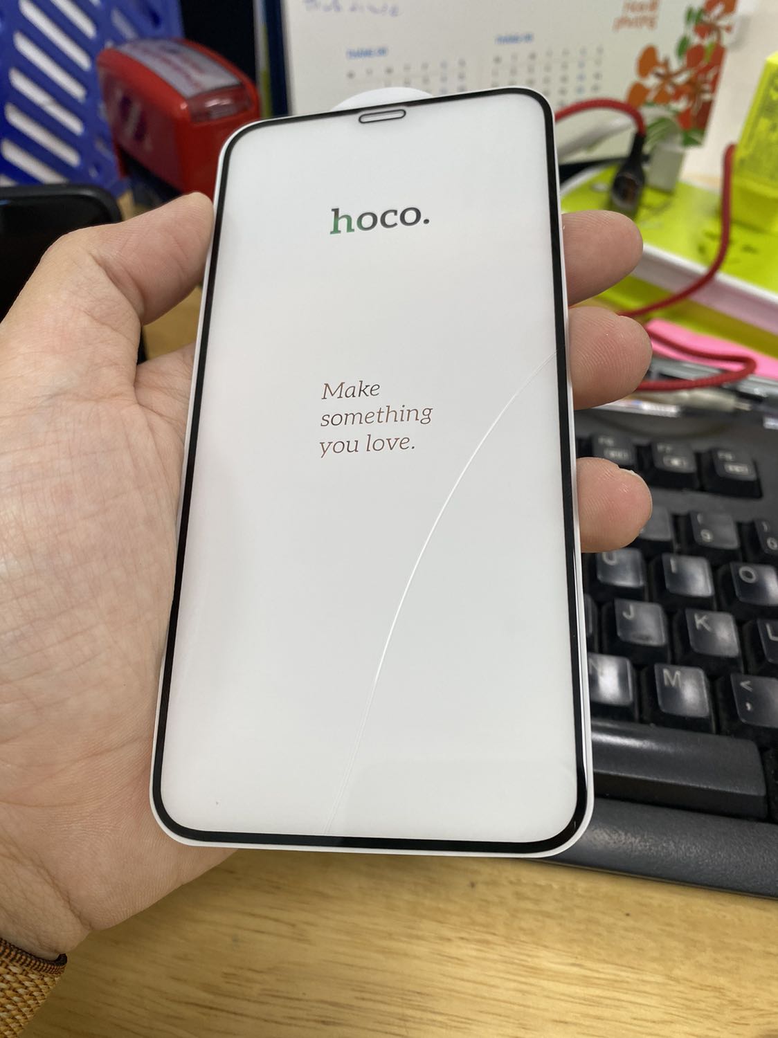 Tôi đặt lúc 9h và chọn giao siêu tốc 2h, khoảng hơn 1 tiếng thì nhận dc. Tuy nhiên lúc bỏ ra dán thì thấy màn vỡ, ko sử dụng dc. Đề nghị shop xem lại và đổi lại cho tôi