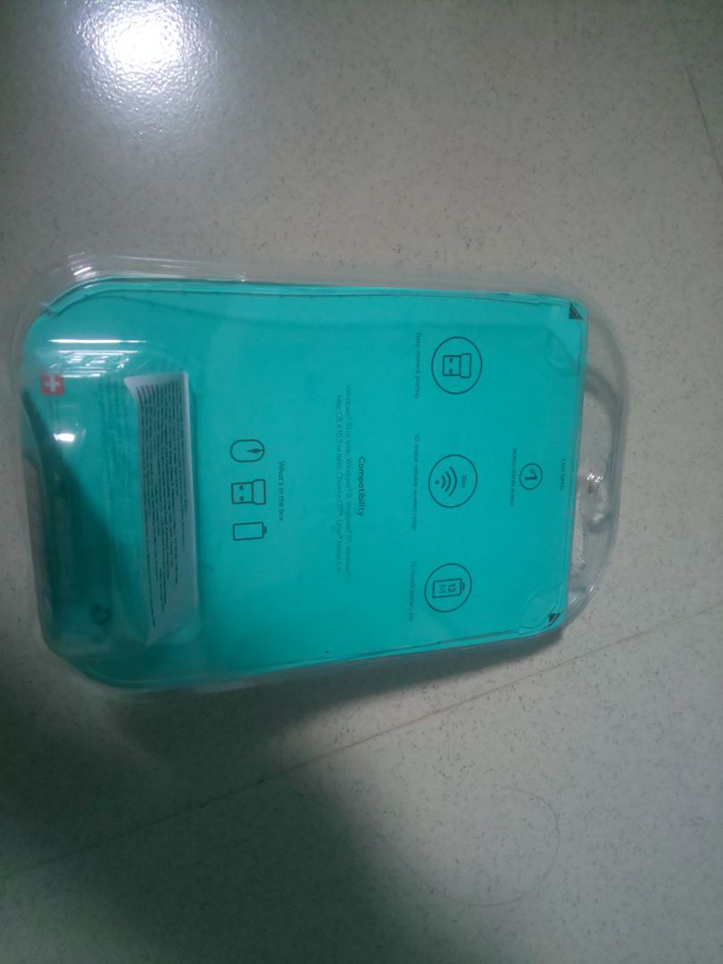 - Điểm +:
• Mẫu mã đẹp; 
• Độ phân giải cao, di chuyển mượt, độ nhạy chuột cao;
- Điểm -:
• Kích thước chuột khá nhỏ gây cảm giác không chắc tay, gây mỏi tay nếu sử dụng thường xuyên