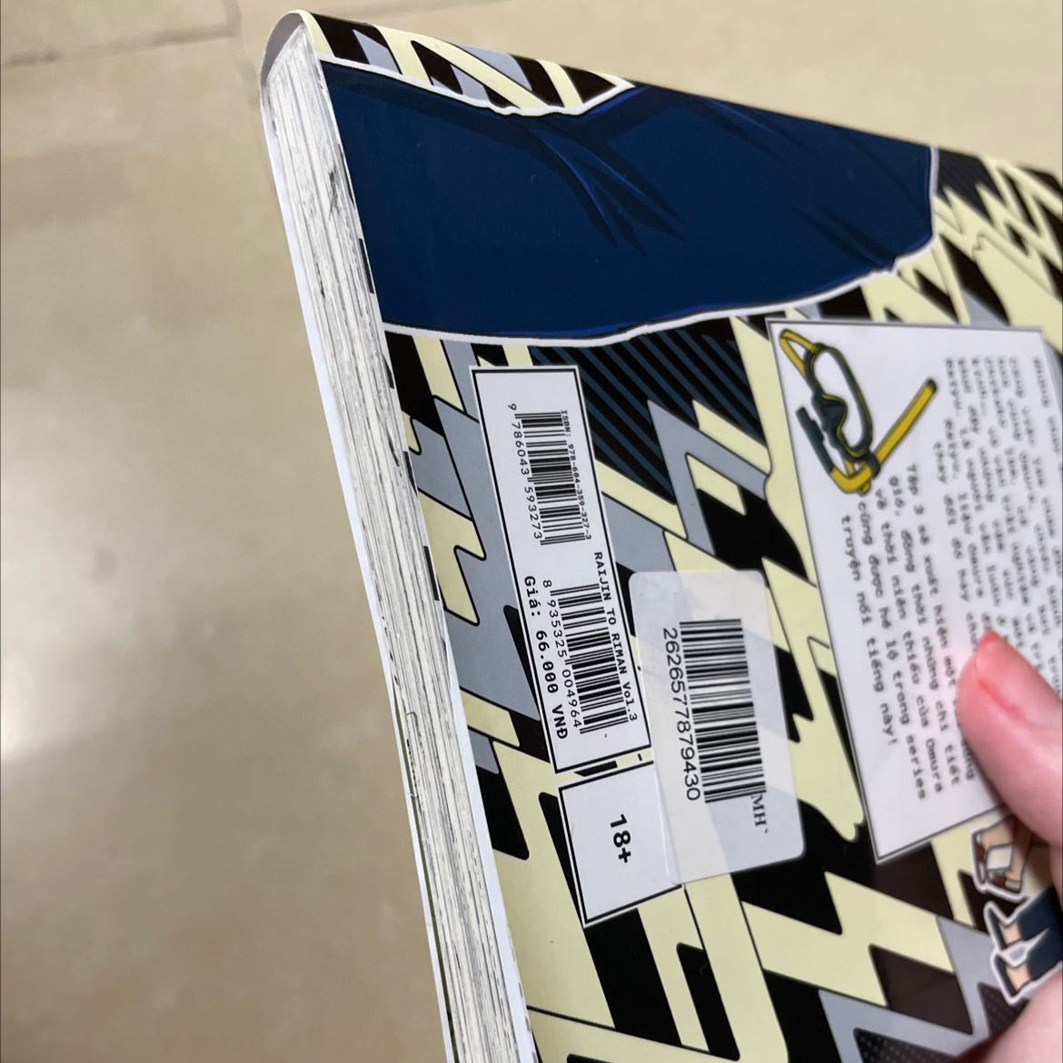 em bị ship cho quyển truyện cũ, lúc đầu nhìn bề ngoài cũ em đã nghi rồi nhưng dễ tính nên cũng ko nghĩ gì, nhưng mà giở ra đọc thì có chữ viết và bị gấp trang? Tiki giải quyết giúp em với ạ