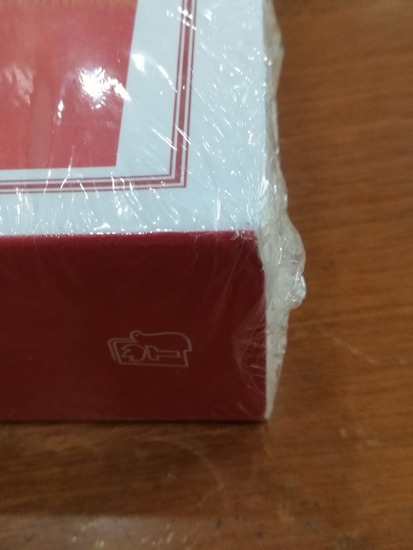 Sách nhận rất nhanh. Nhưng mình không hài lòng ở chỗ là Tiki không bộc sách thêm xốp bong bóng, nên gáy sách bị móp do vận chuyển. Đối với mình điều này rất khó chịu, cũng may bị móp không nhiều. Hy vọng Tiki có thể khắc phục vấn đề này trong đóng gói sản phẩm cho khách hàng. Sách nhận rất nhanh. Nhưng mình không hài lòng ở chỗ là Tiki không bộc sách thêm xốp bong bóng, nên gáy sách bị móp do vận chuyển. Đối với mình điều này rất khó chịu, cũng may bị móp không nhiều. Hy vọng Tiki có thể khắc phục vấn đề này trong đóng gói sản phẩm cho khách hàng.