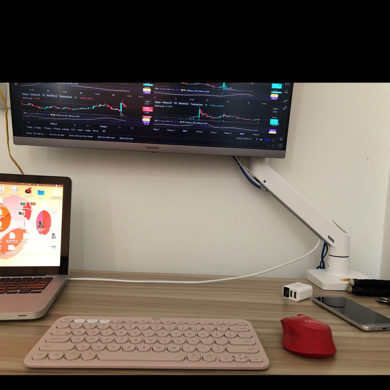 Bàn phím rất đẹp, nhỏ gọn nhưng đầm và chắc chắn độ nảy rất sướng, xứng đáng là bàn phím quốc dân trong tầm giá. Shop đóng gói kỹ giao hàng nhanh