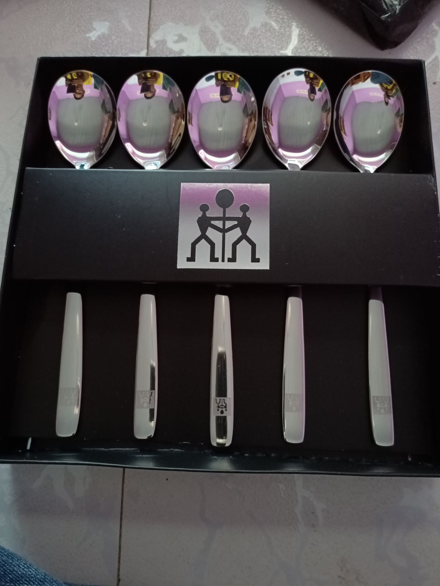 sản phẩm nhìn đẹp xịn xò, đúng với mô tả, so với giá thì quá rẻ