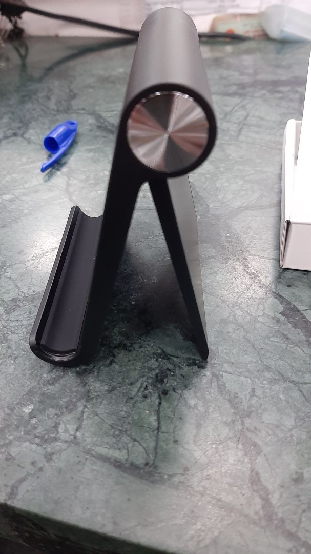 Sản phẩm đúng mô tả, giá đỡ đẹp, chắc chắn, có thể điều chỉnh độ mở, gấp gọn tiện dụng. Hộp nguyên seal. 5* cho shop uy tín