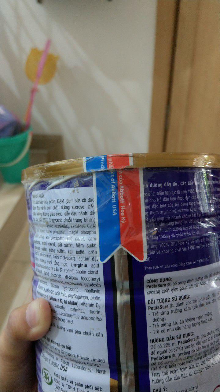 không hài lòng chút nào,  sữa giao đã bị khui rách tem,  sau đó dán băng keo lại,  như vậy liệu là bỏ sữa khác vào trong?  chất lượng sp như vậy không thể hài lòng được,  vui lòng đổi hàng hoặc trả tiền lại trong thời gian sớm nhất.