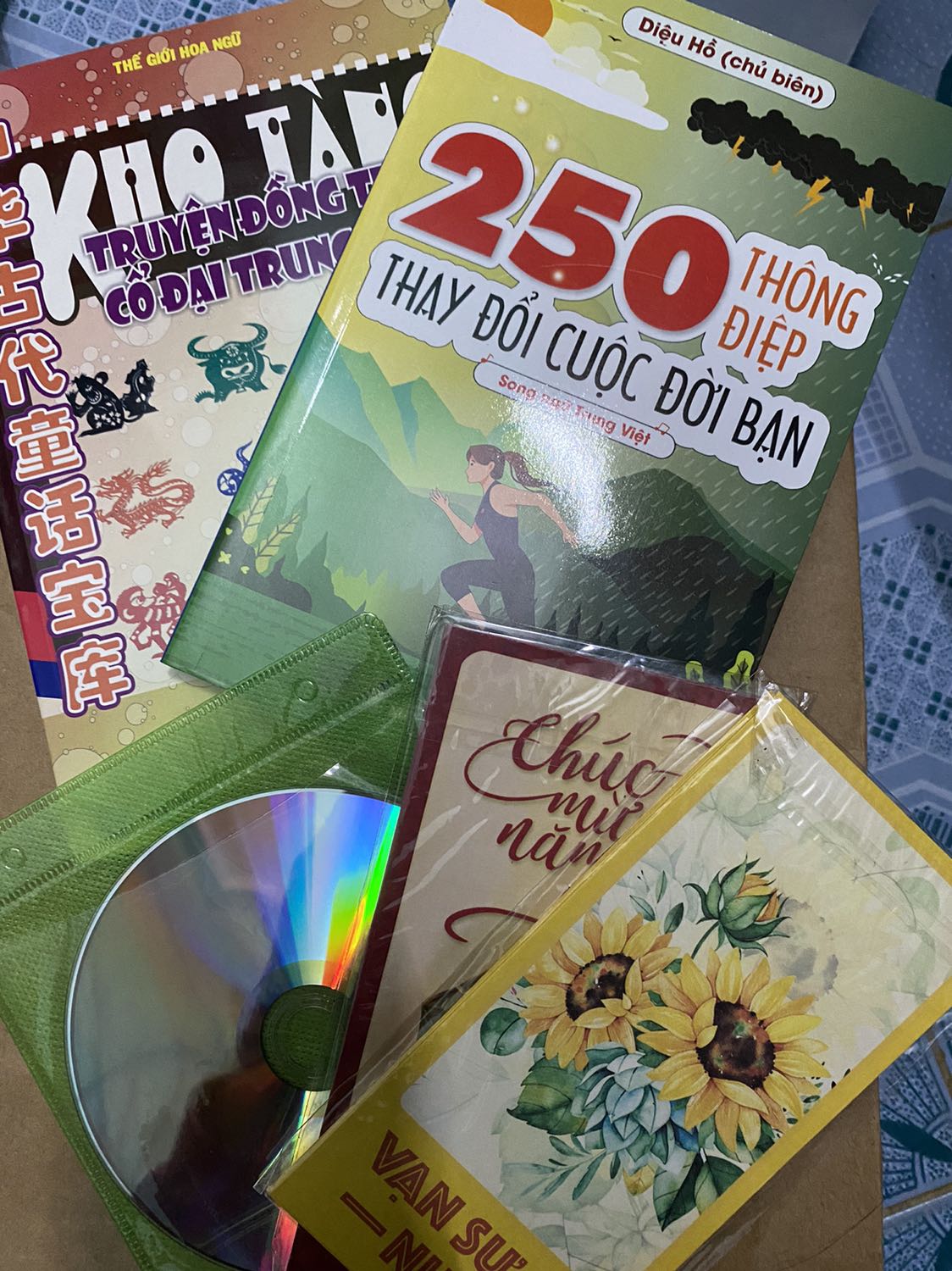 Shop đóng gói siêu cẩn thận, sách dày đẹp, còn được tặng thêm quà nữa. 
Sẽ quay lại lần sau