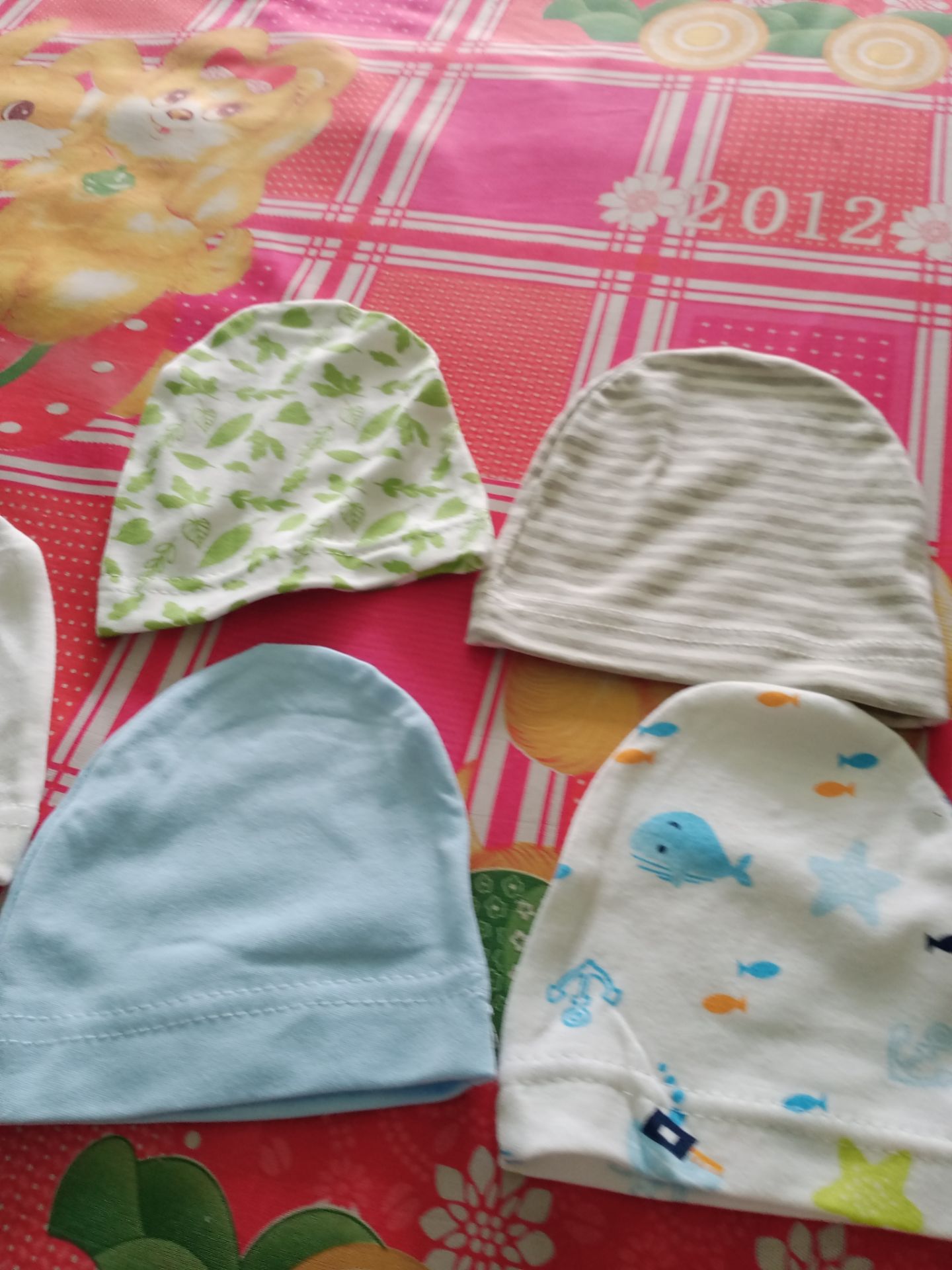 không hài lòng bởi vì nón không giống trong hình